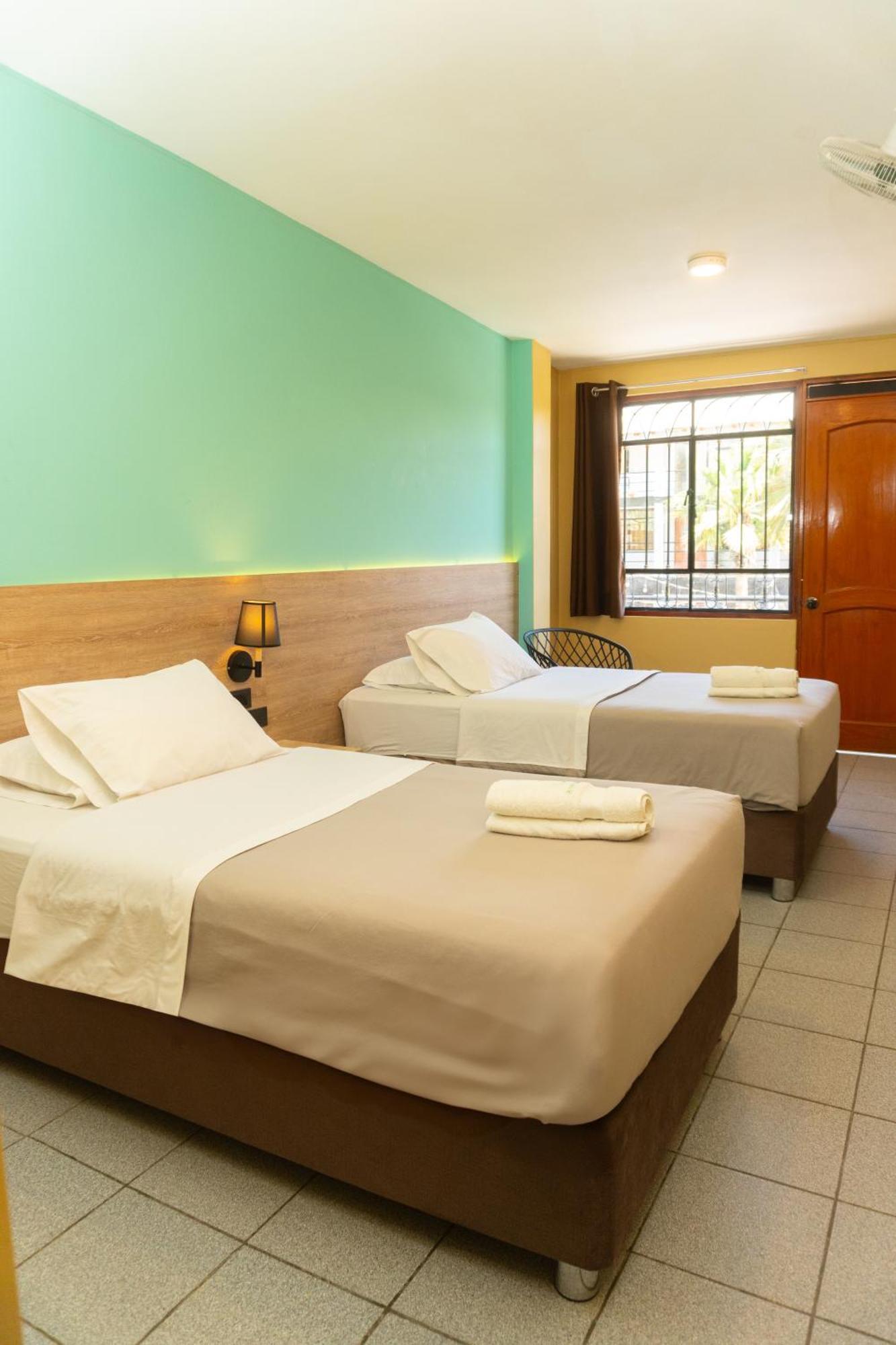Wild Rover Huacachina Ика Экстерьер фото