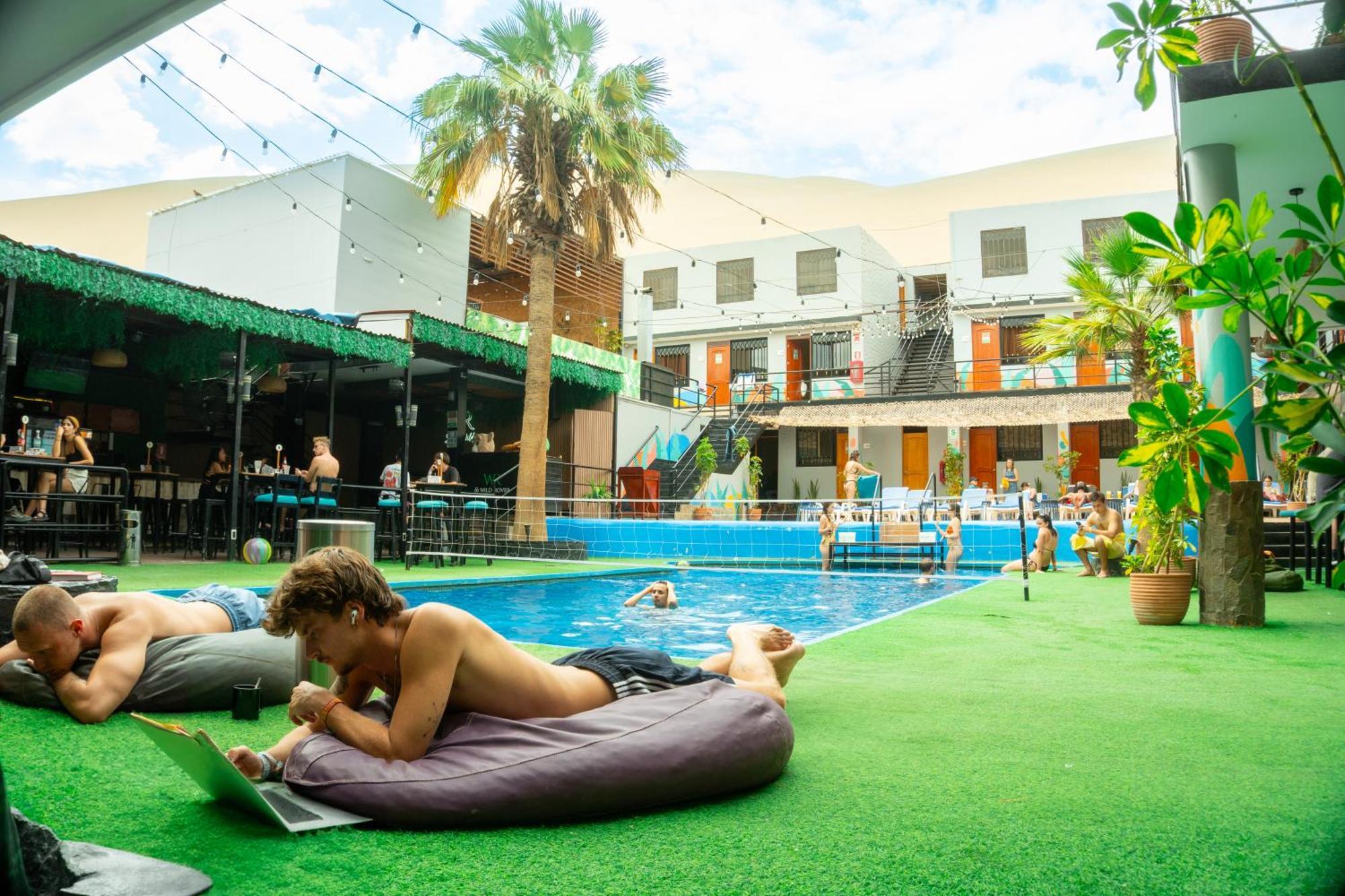Wild Rover Huacachina Ика Экстерьер фото